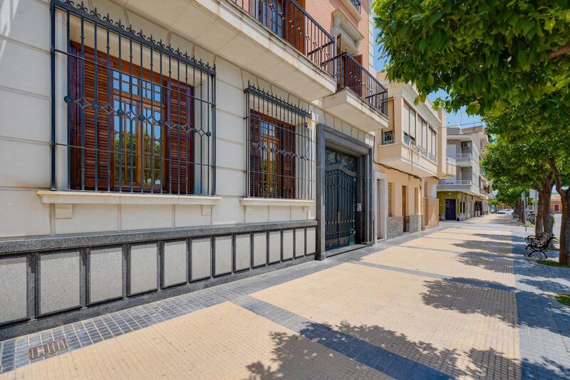 12 bedroom Villa for sale