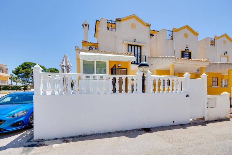 3 bedroom Townhouse for sale