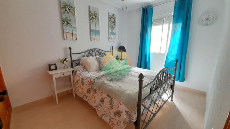 2 slaapkamer Gezinswoning Te koop