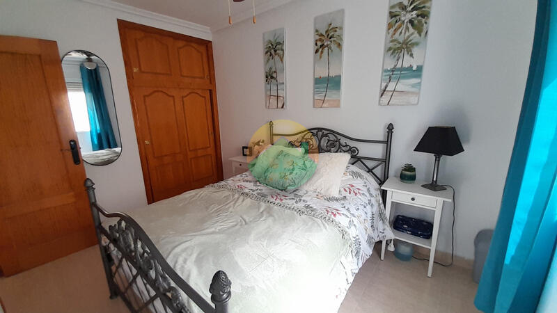 2 slaapkamer Gezinswoning Te koop