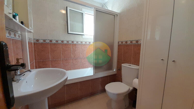 2 slaapkamer Gezinswoning Te koop