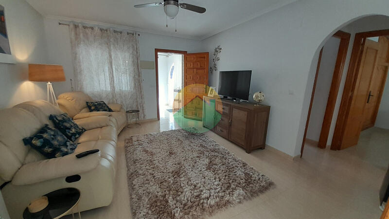 2 slaapkamer Gezinswoning Te koop