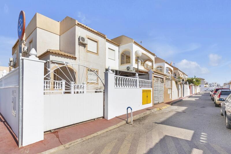 вилла продается в Torrevieja, Alicante