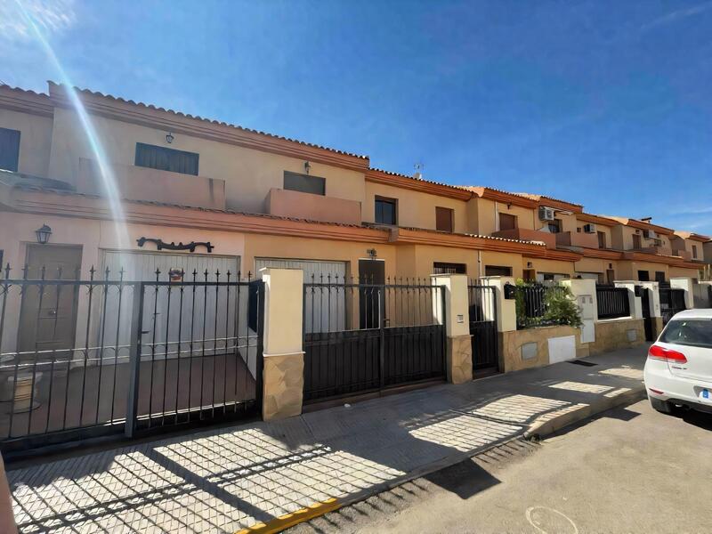 4 bedroom Townhouse for sale