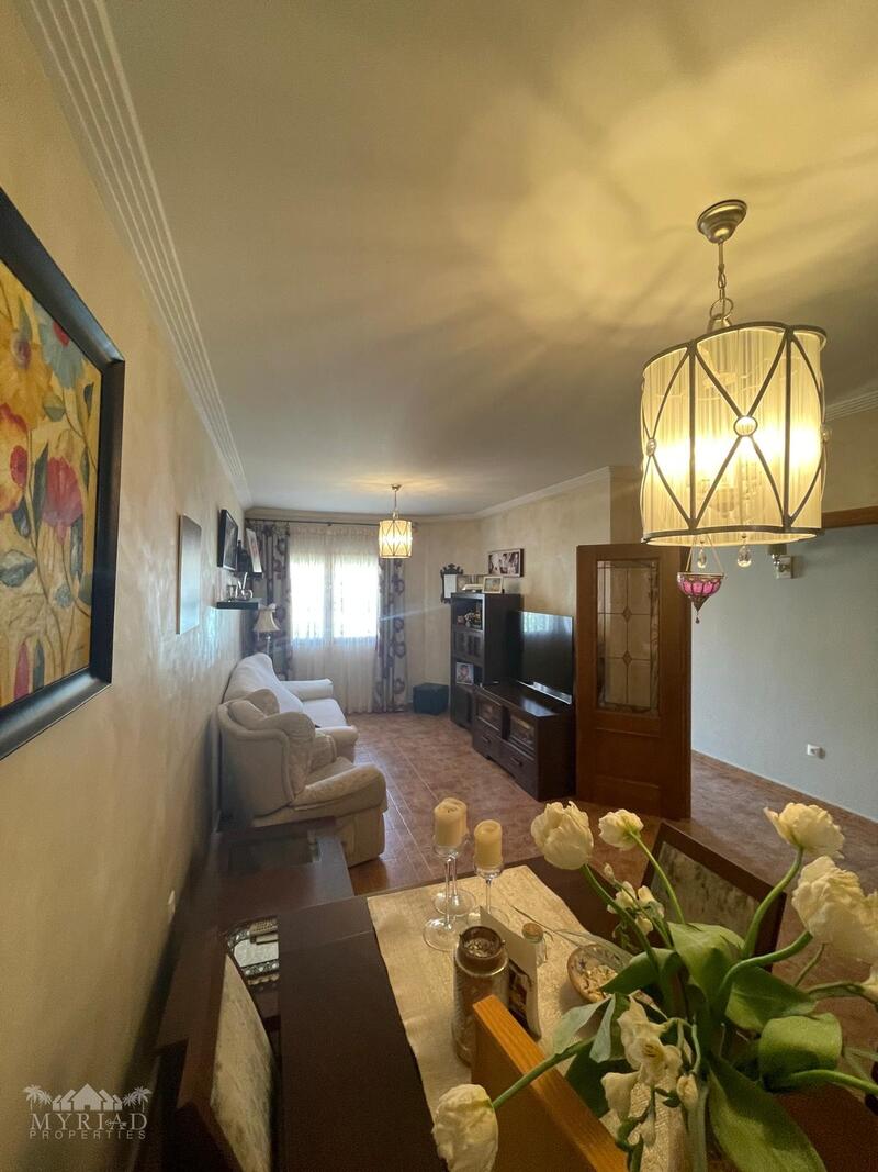 4 bedroom Townhouse for sale