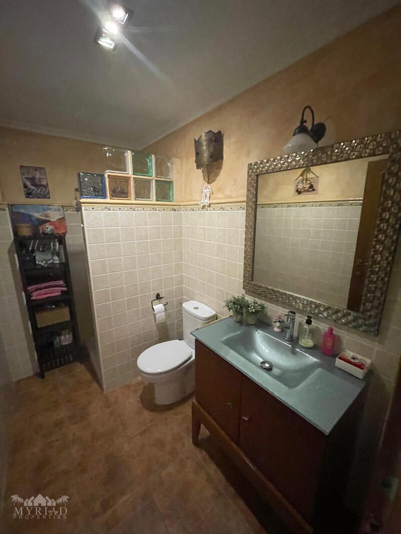 4 bedroom Townhouse for sale