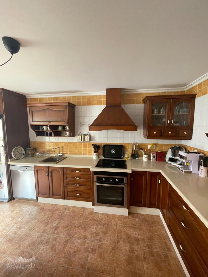 4 bedroom Townhouse for sale