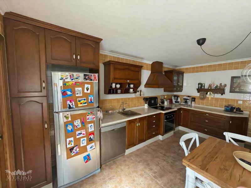 4 bedroom Townhouse for sale