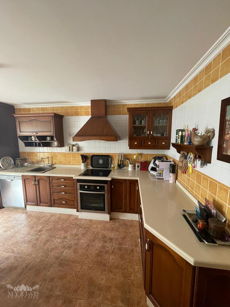 4 bedroom Townhouse for sale