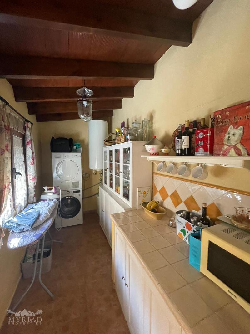 4 bedroom Townhouse for sale