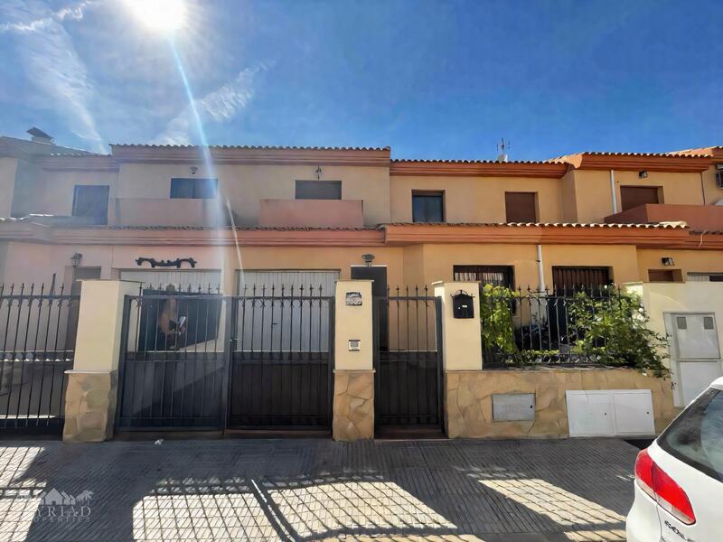 4 bedroom Townhouse for sale