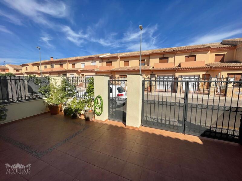 4 bedroom Townhouse for sale