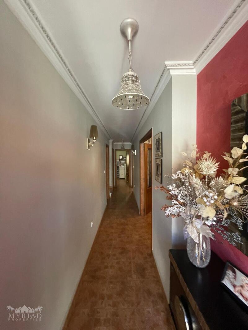 4 bedroom Townhouse for sale