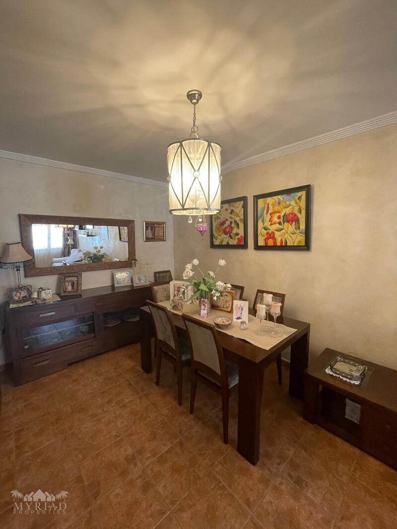 4 bedroom Townhouse for sale