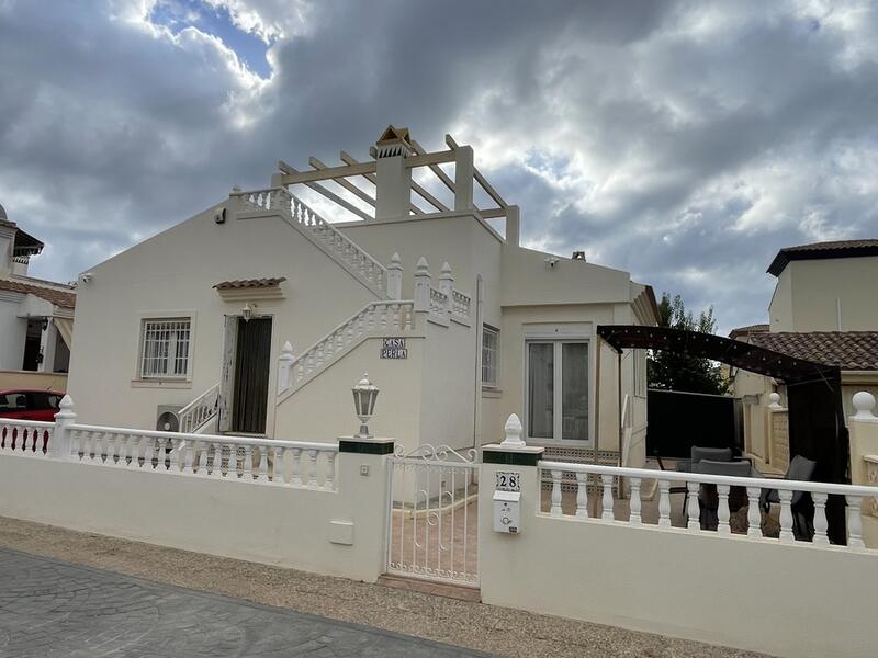 Villa en venta en Playa Flamenca, Alicante