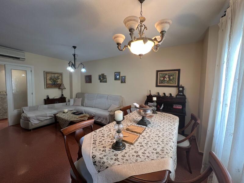 4 bedroom Apartment for sale
