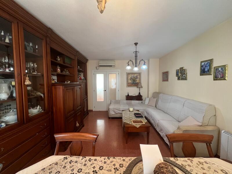 4 bedroom Apartment for sale