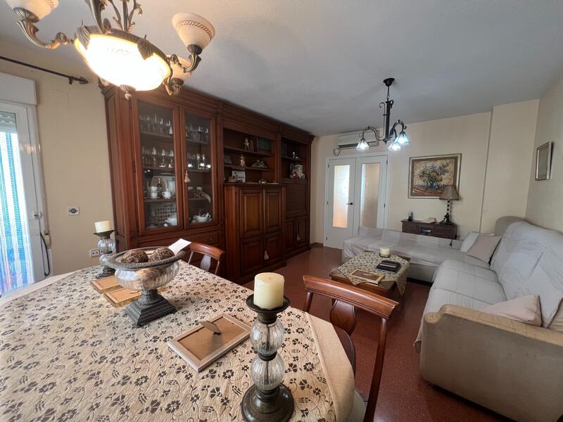 4 bedroom Apartment for sale