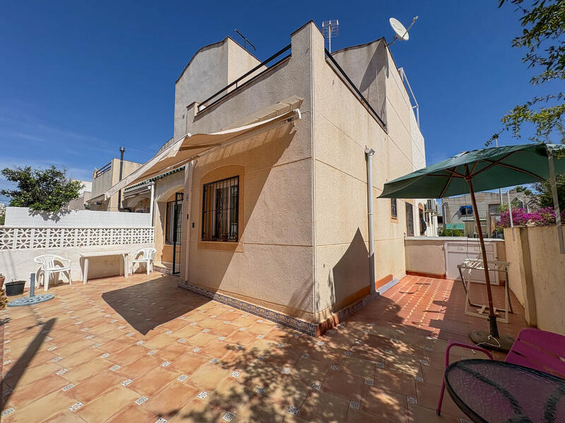 дуплекс продается в Los Balcones, Alicante