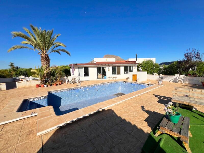 Villa for sale in Barbarroja, Alicante