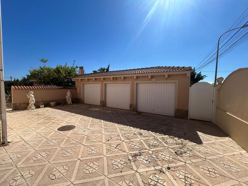 6 bedroom Villa for sale