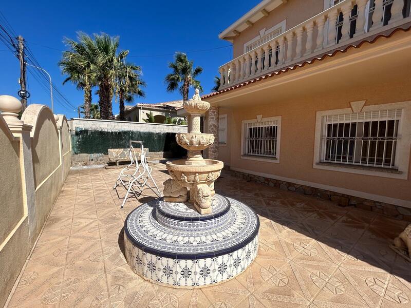6 bedroom Villa for sale