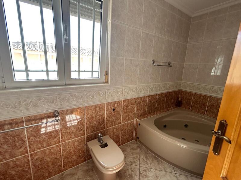 6 bedroom Villa for sale