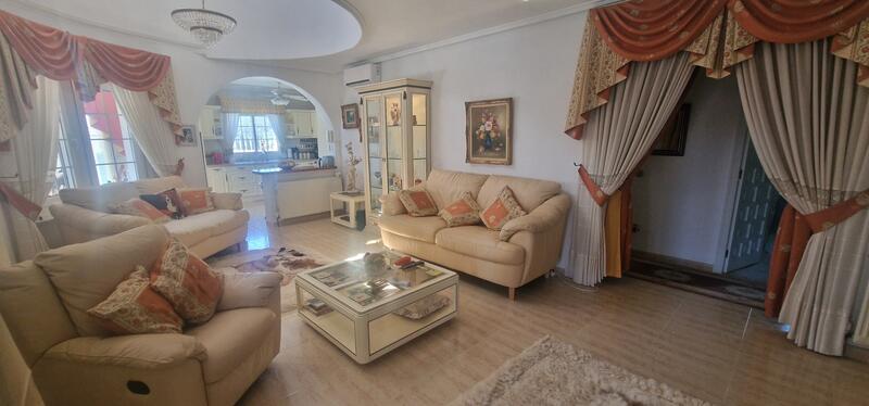 4 bedroom Villa for sale