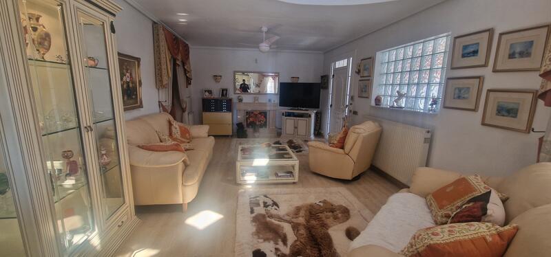 4 bedroom Villa for sale