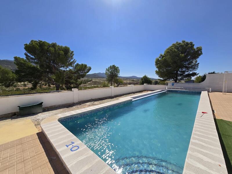4 bedroom Country House for sale