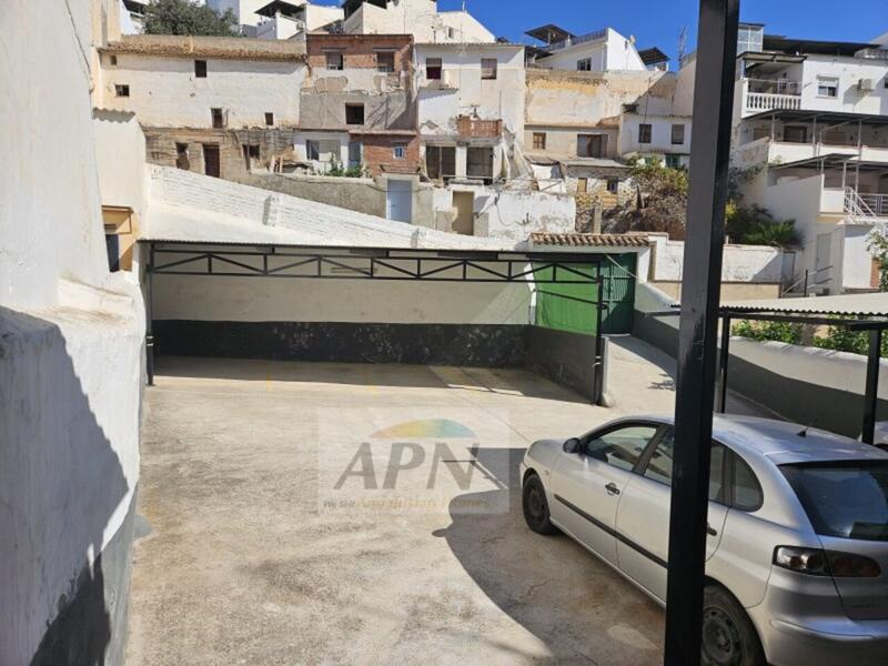 4 bedroom Townhouse for sale