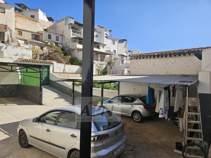 4 bedroom Townhouse for sale