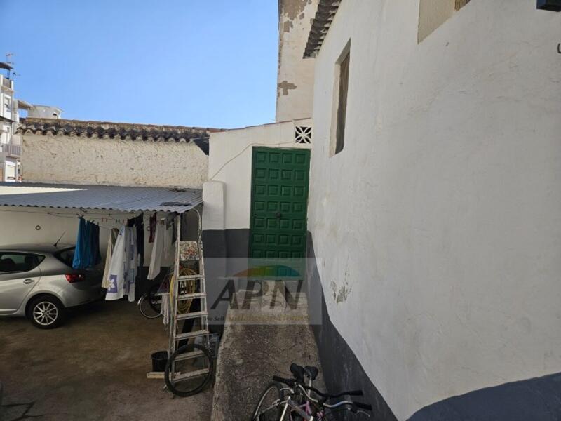 4 bedroom Townhouse for sale