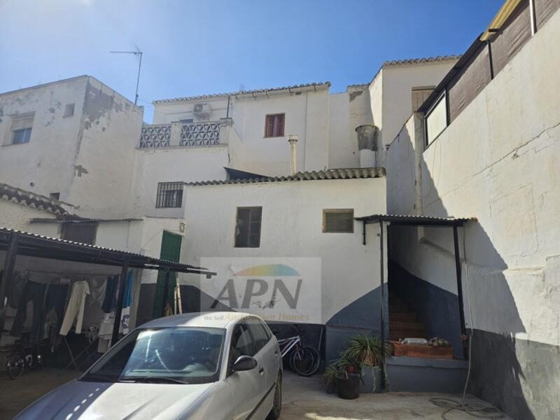 4 bedroom Townhouse for sale