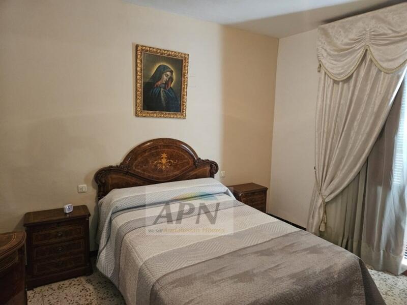 4 bedroom Townhouse for sale