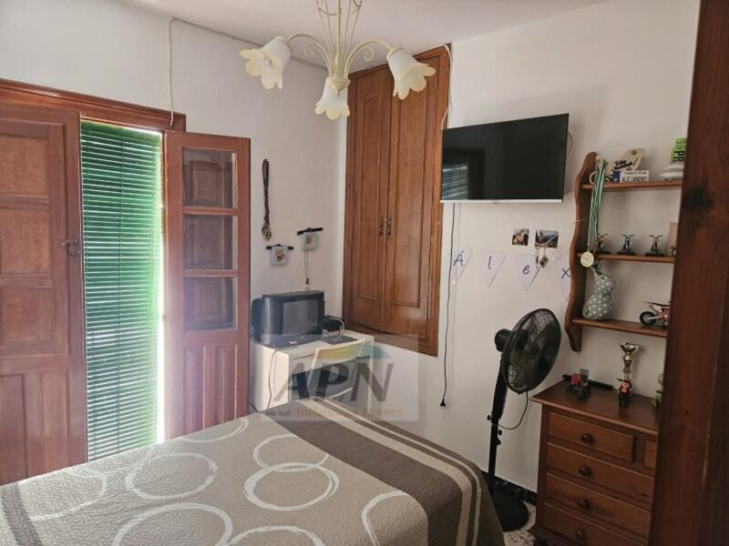 4 bedroom Townhouse for sale