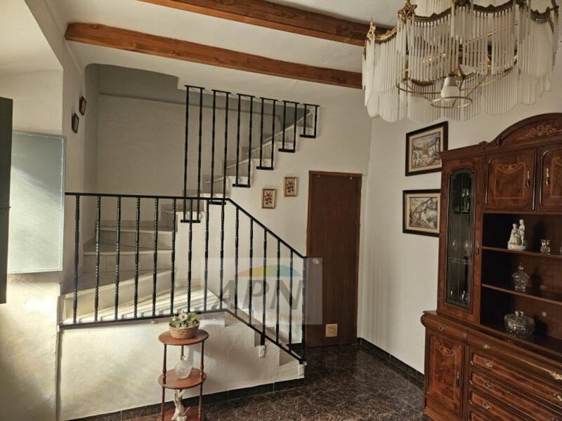 4 bedroom Townhouse for sale