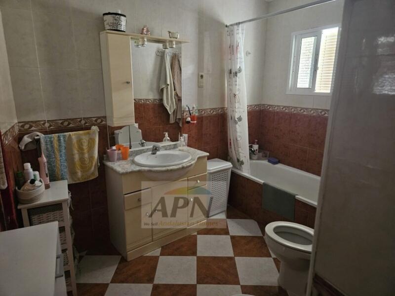 4 bedroom Townhouse for sale