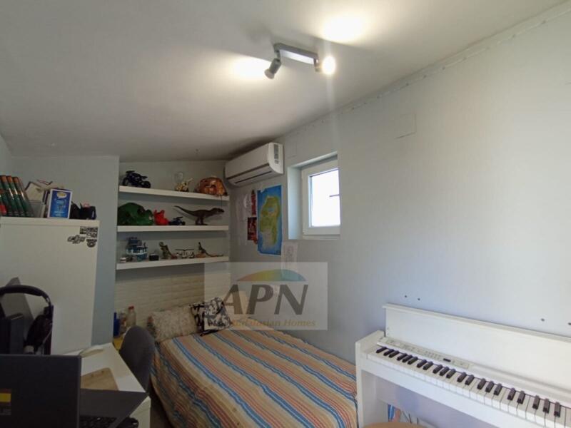 2 bedroom Townhouse for sale