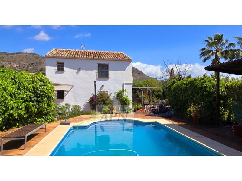 5 bedroom Country House for sale