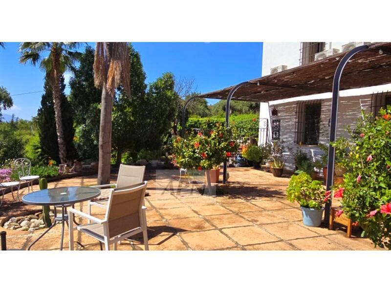 5 bedroom Country House for sale