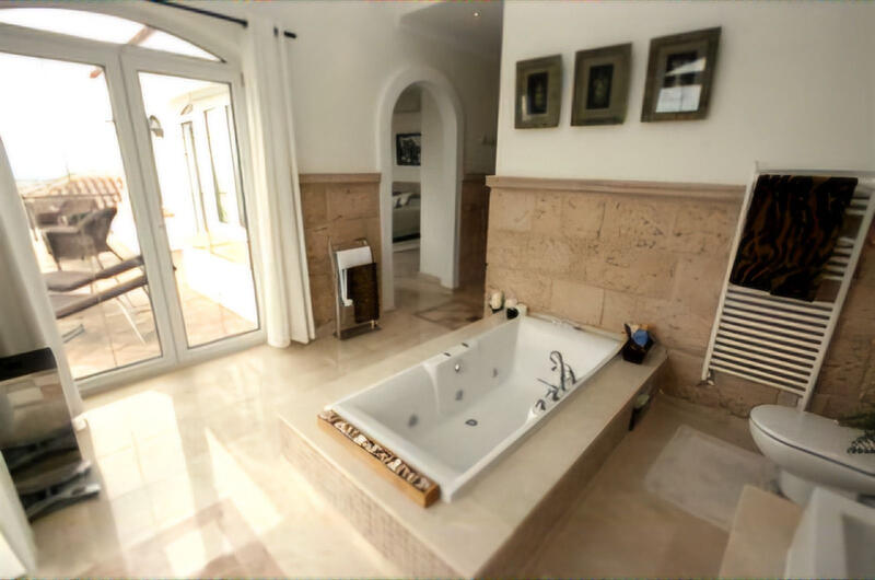 5 bedroom Villa for sale