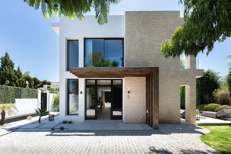 Villa for sale in Estepona, Málaga