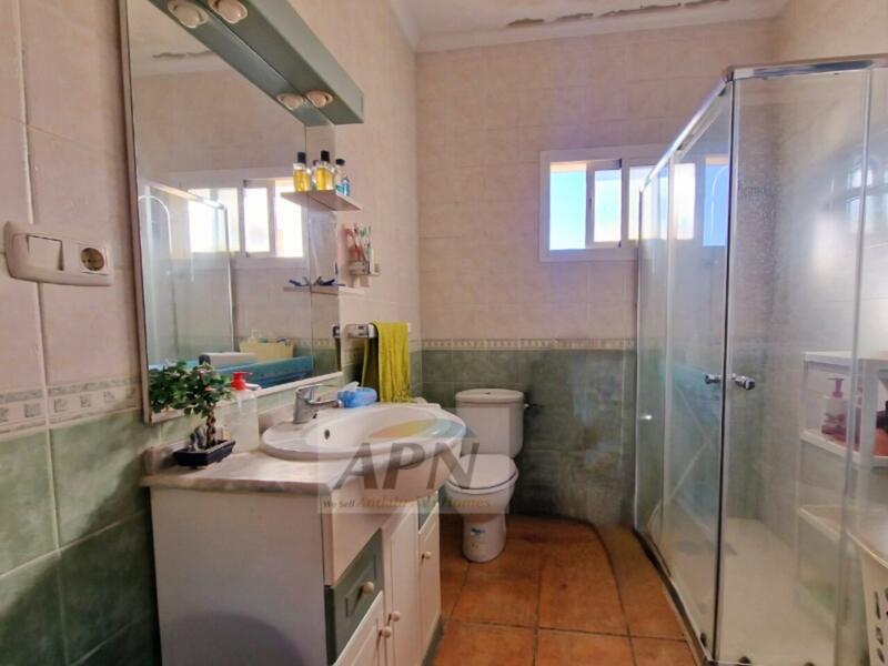 4 bedroom Townhouse for sale