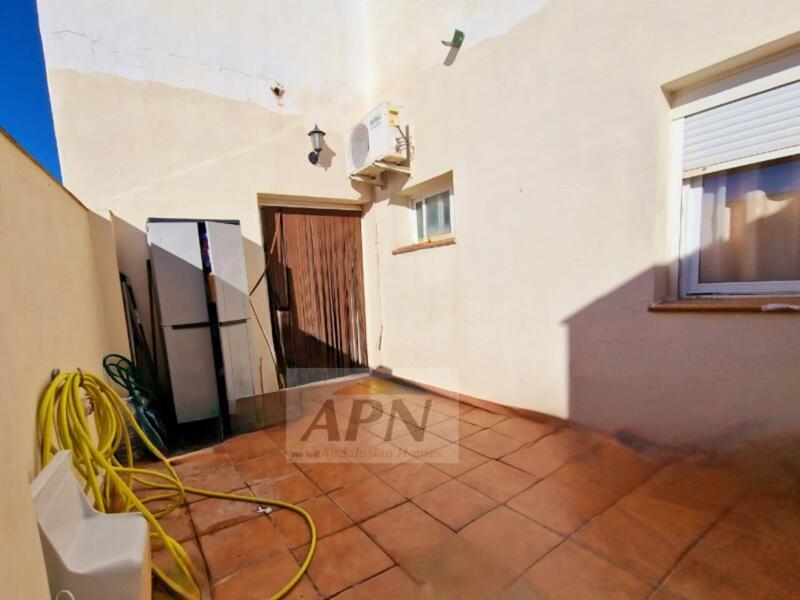 4 bedroom Townhouse for sale