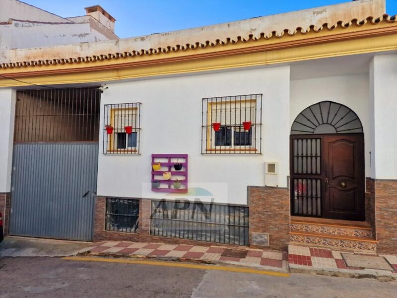 4 bedroom Townhouse for sale