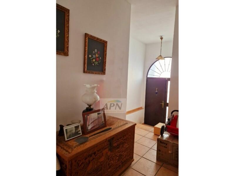 4 bedroom Townhouse for sale