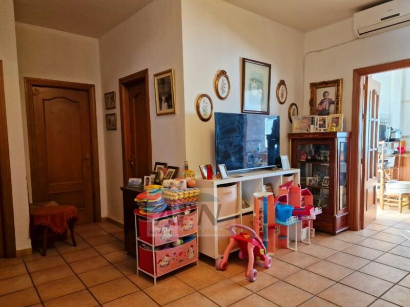 4 bedroom Townhouse for sale