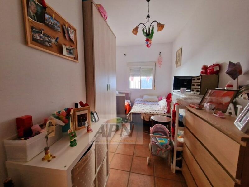 4 bedroom Townhouse for sale