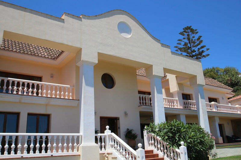 10 bedroom Villa for sale